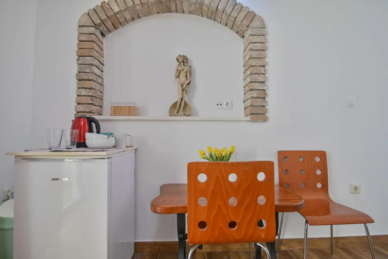 Guesthouse Kate Trogir 3*,